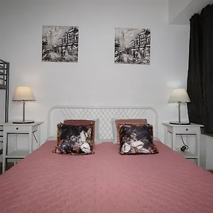 Brial 2 Bedrooms, Apartamento Antuérpia